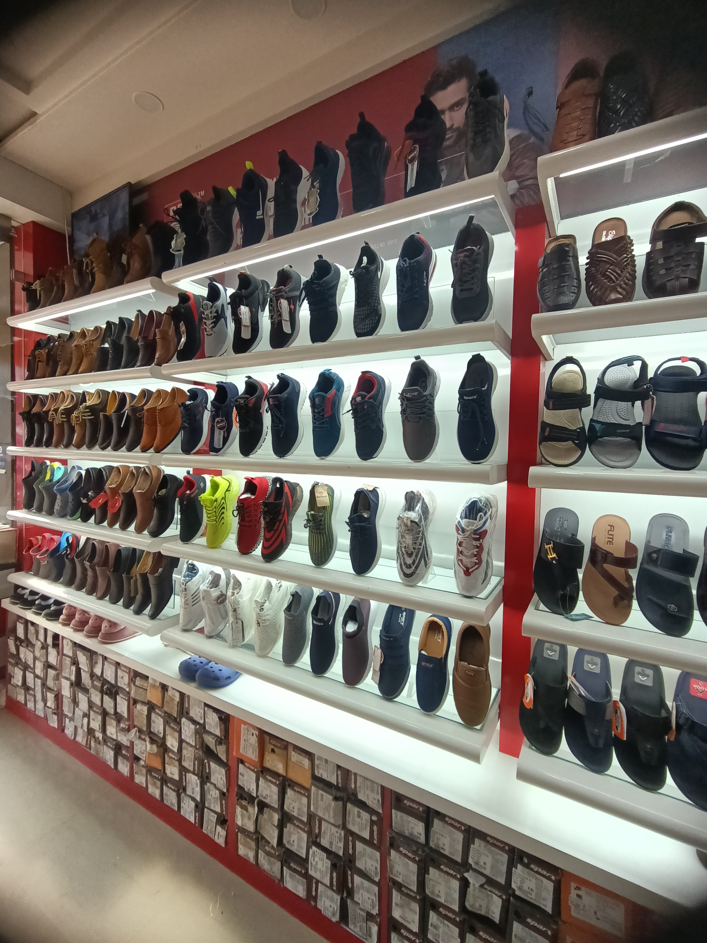 Fancy footwear Shop in sakkardara nagpur